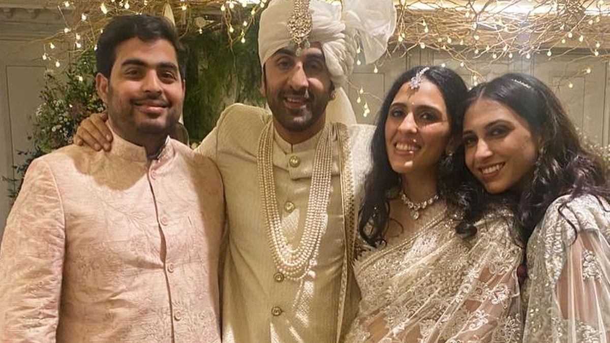 Ranbir Kapoor poses with Akash Ambani, Sholka Mehta and Anissa Malhotra Jain. Credit: Instagram/@stylebyanissa