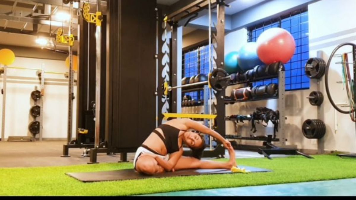 Samyuktha sweats it out at the gym. Quite often her intense workout posts have gone viral on social media. Credit: Instagram/samyuktha_hegde