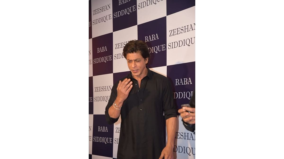 'Badshah Of Bollywood', Shah Rukh Khan gestures as he arrives for Baba Siddique's Iftaar party. Credit: Pallav Paliwal