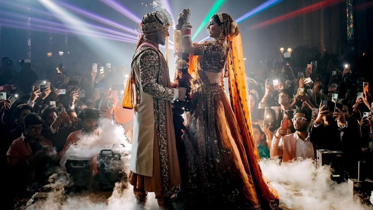 Singer Millind Gaba and Pria Beniwal during their wedding. Credit: Dipak Studios