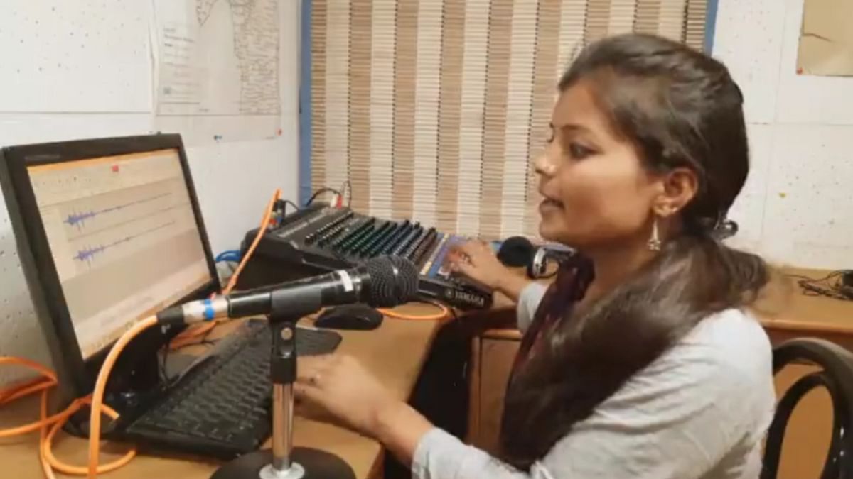 Varsha Raikwar, a young climate change radio reporter from Bundelkhand, who raises awareness around environment and cleanliness and climate change in rural areas. Credit: Twitter/@RadioBKD
