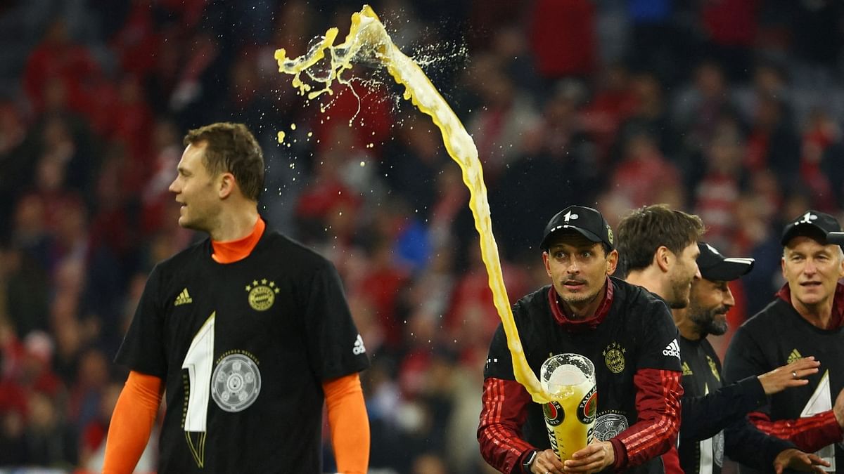 Bayern Munich's Manuel Neuer celebrates with coaches after winning the Bundesliga. Credit: Reuters Photo