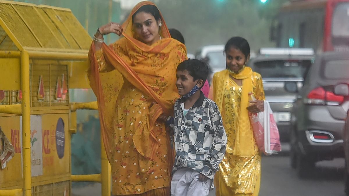 The maximum temperature settled at 39.1 degrees Celsius, a notch above normal for this time of the year. The minimum temperature was recorded at 28.8 degrees Celsius. Credit: PTI Photo