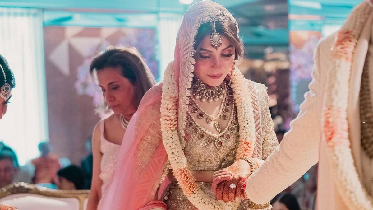 The singer took to her social media account to share pictures from her wedding ceremony with her fans and followers. Credit: Instagram/kanik4kapoor