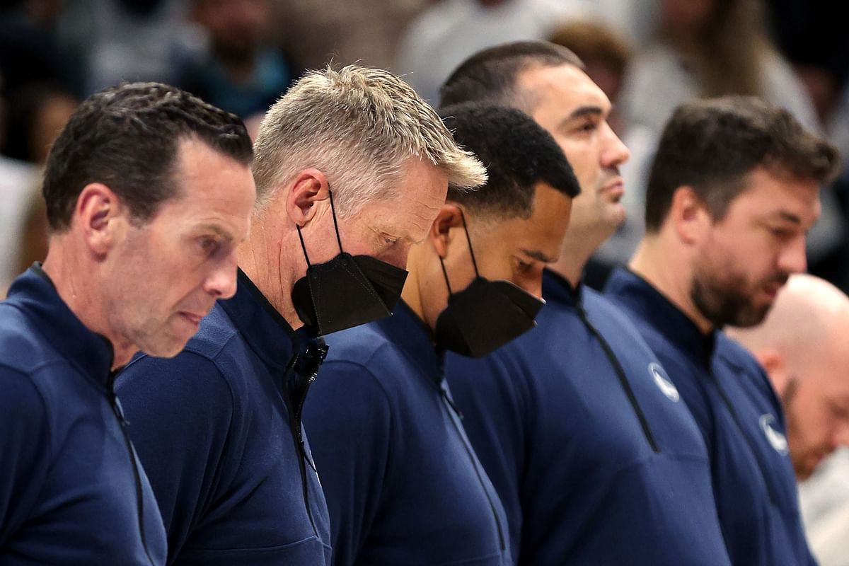 Head coach Steve Kerr of the Golden State Warriors stands for a moment of silence for the victims of the mass shooting at Robb Elementary School in Uvalde. Credit: AFP Photo