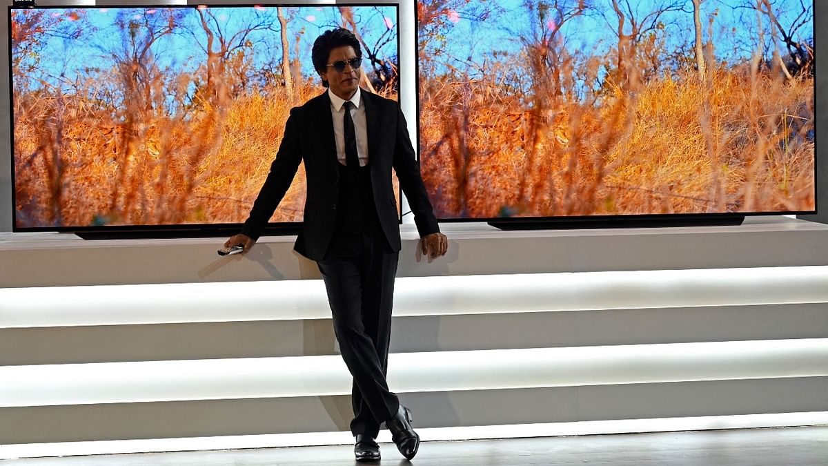 SRK's appearance melted fans' hearts and netizens took to social media to praise his look. One of his fans wrote, ” Enough to make us skip a heartbeat. The SRK Pose!”. Credit: AFP Photo