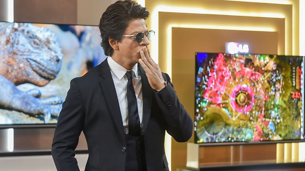 SRK blows kisses as he gets clicked during the event. Credit: AFP Photo