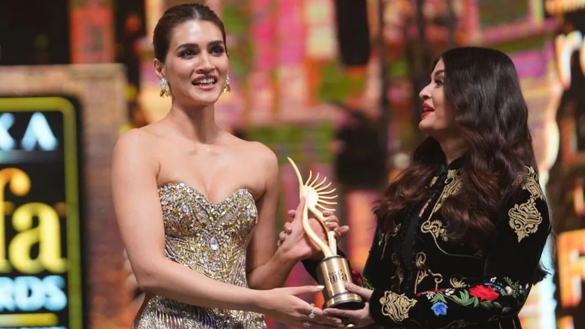 Kriti Sanon walked away with the Best Actress award for her role impressive role in 'Mimi'. Credit: IIFA
