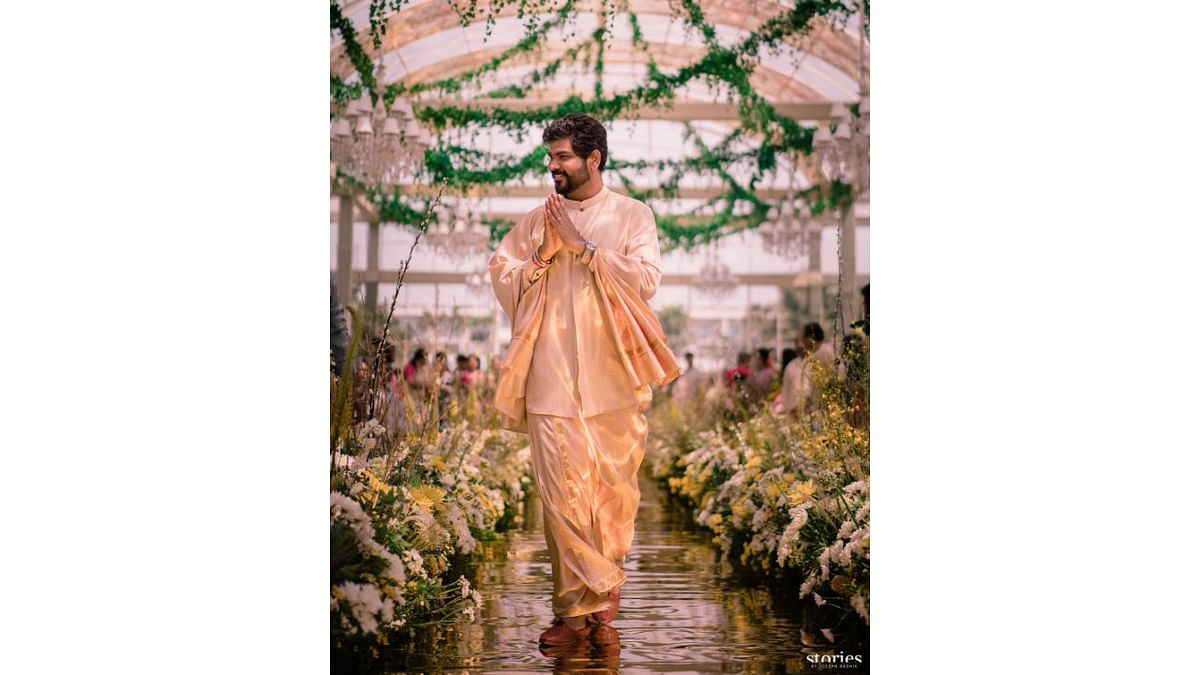 The groom, Vignesh Shivan’s attire resonates with the four pheras signifying Dharma, Arth, Kama and Moksha. He’s adorned in a veshti, kurta and shawl – all handcrafted by the master craftsmen of JADE atelier. Credit: Instagram/wikkiofficial
