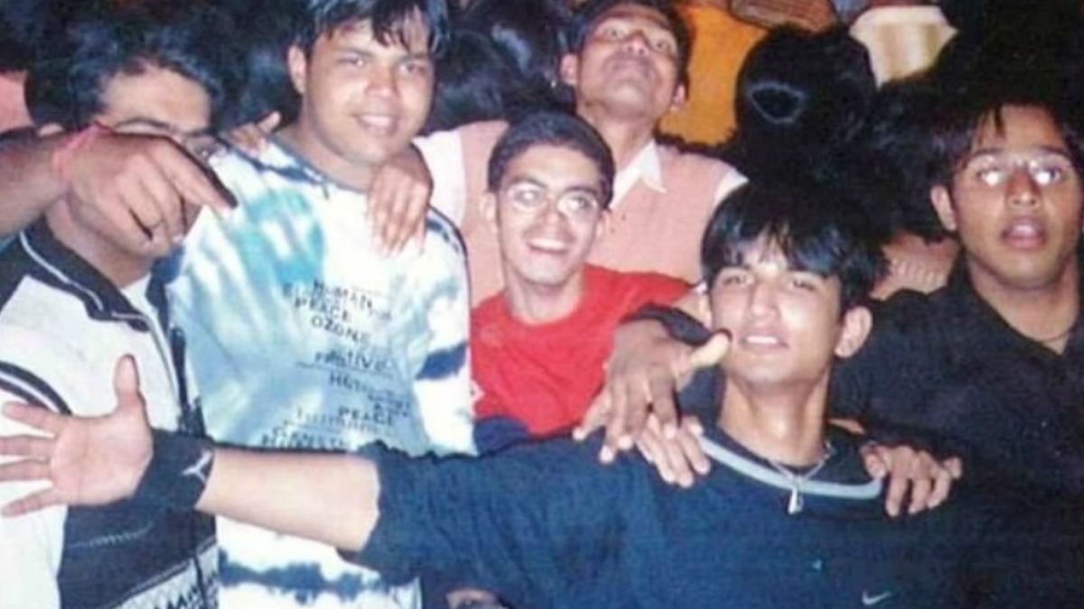 Sushant Singh Rajput with his friends.