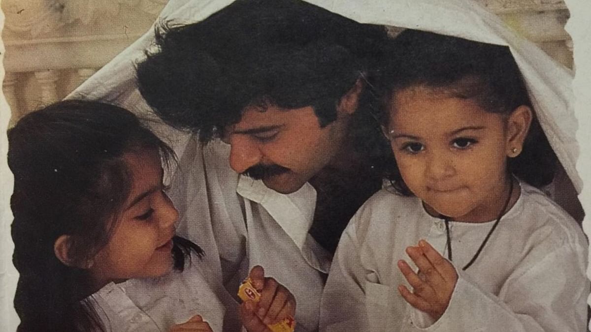 Mom-to-be Sonam Kapoor Ahuja extended heartfelt greetings to her dad Anil Kapoor on the occasion of Father's Day by sharing throwback pictures from her childhood days. Credit: Instagram/@sonamkapoor
