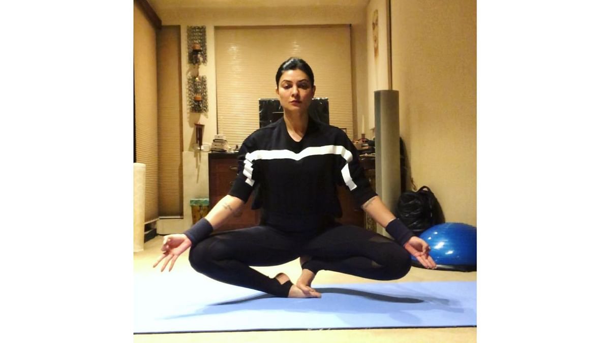 Actress Sushmita Sen took her love for yoga to another level when she attempted a difficult yoga pose after being challenged by boyfriend Rohman Shawl. Credit: Instagram/sushmitasen47