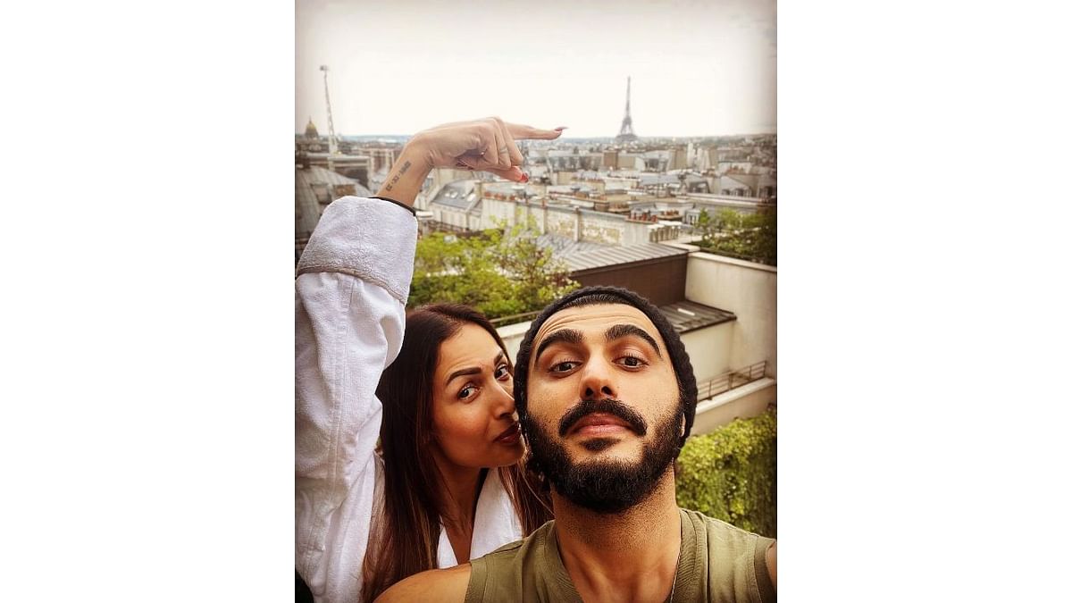 Arjun clicks a selfie with Malaika with Eiffel Tower in the background. Credit: Instagram/arjunkapoor