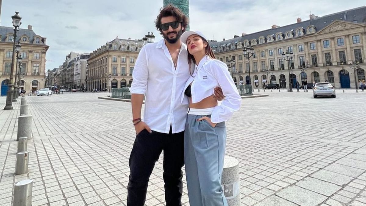 Bollywood actor Arjun Kapoor celebrated his 37 birthday in the French capital with his lady love Malaika Arora in Paris. Credit: Instagram/bibhumohapatra