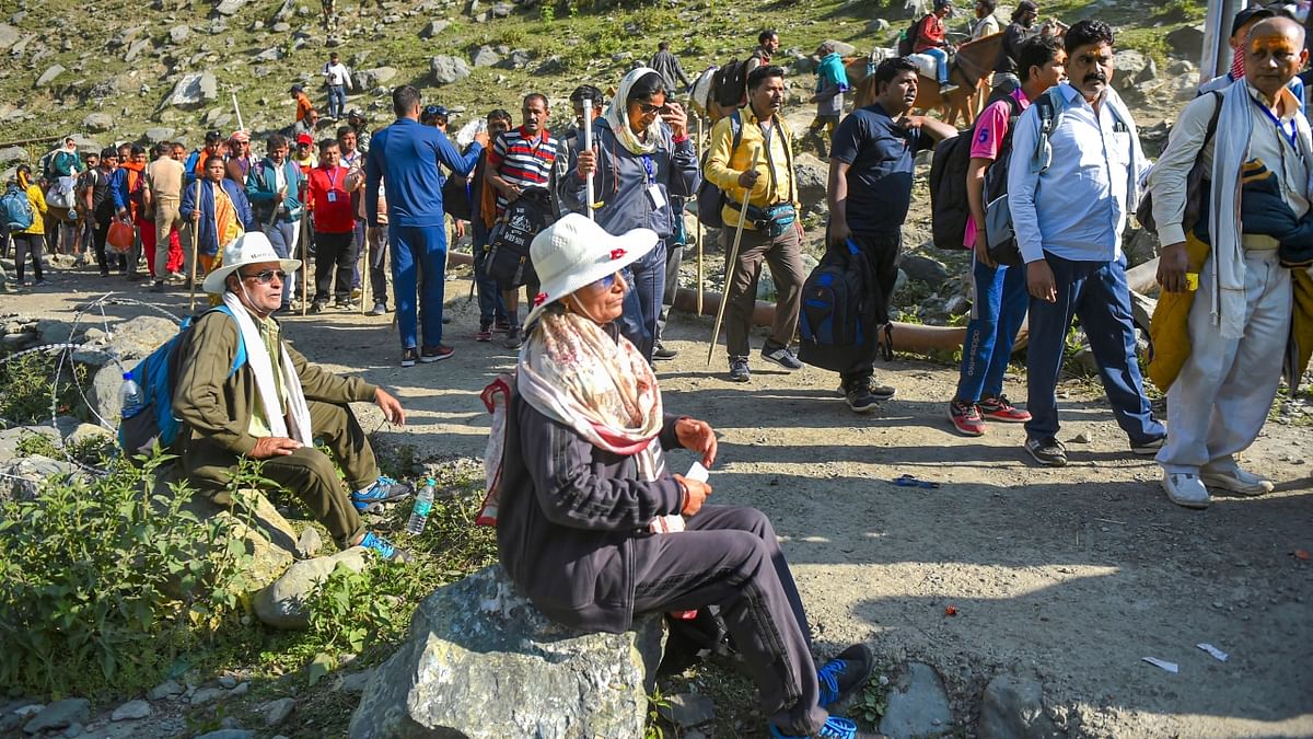 With the 2nd batch, the total number of pilgrims, who have left for the Amarnath cave shrine from Jammu goes up to 10,700. Credit: PTI Photo