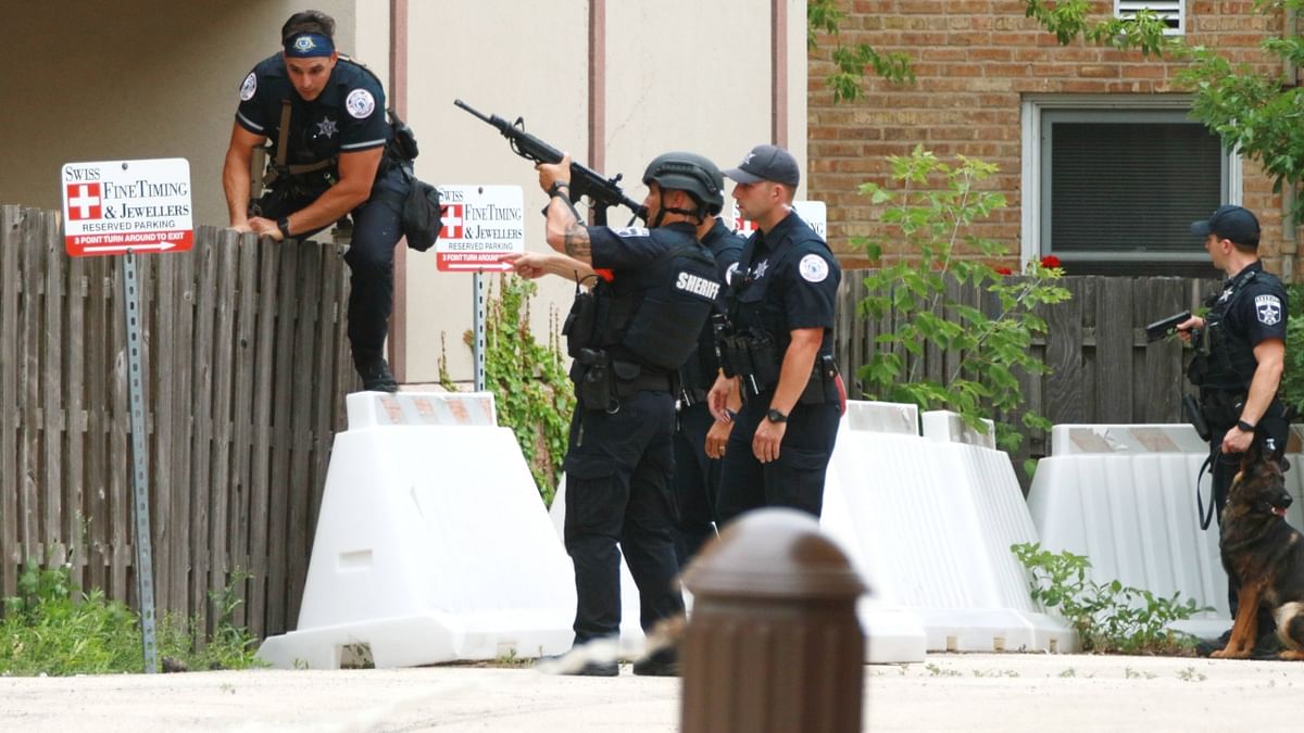 Law enforcement search the area of a shooting at a Fourth of July parade on July 4, 2022 in Highland Park, Illinois. Credit: AFP Photo