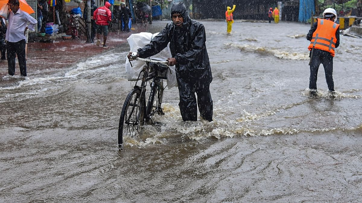 Between 8 am and 11.30 am, the island city received an average of 41 mm rainfall, while the eastern and western suburbs got 85 mm and 55 mm showers, respectively, the BrihanMumbai Municipal Corporation (BMC) officials said. Credit: PTI Photo