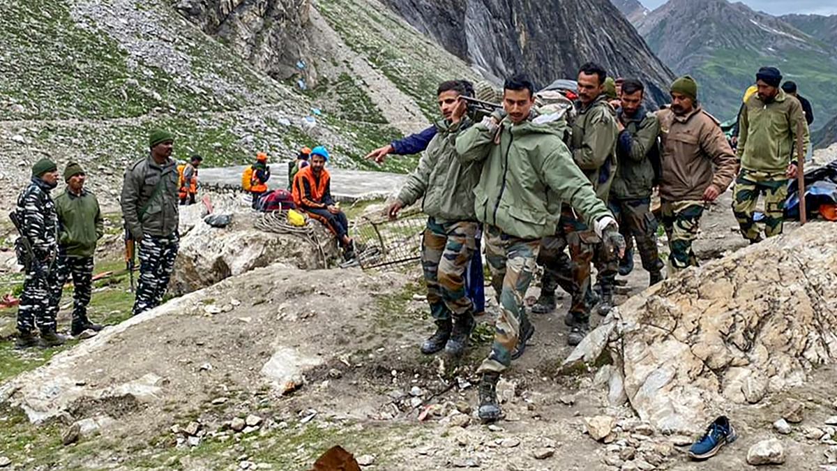 The rescue team rushed to the site as soon as they got the information about casualties in the cloudburst, an Army official said. Credit: Twitter/ChinarcorpsIA