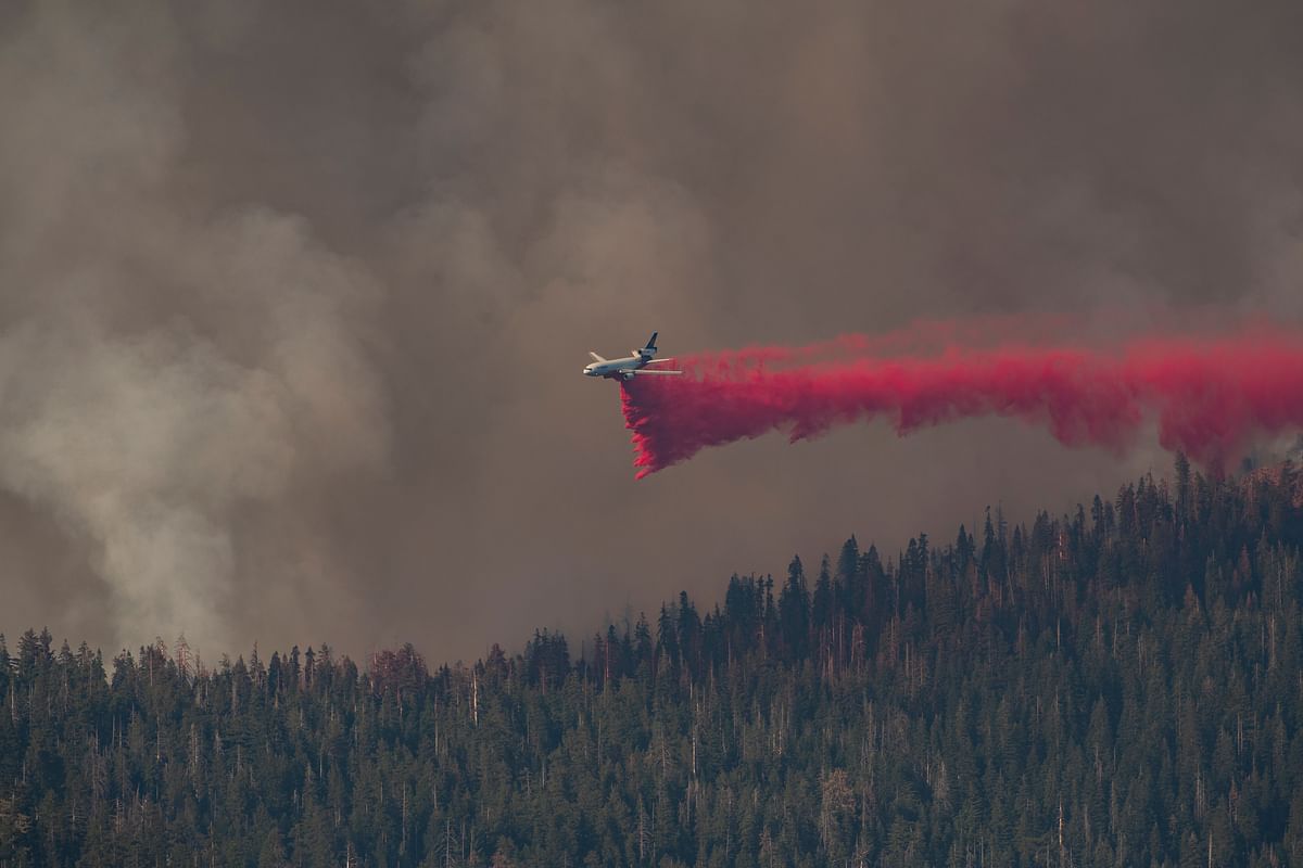 A plane drops fire retardant on the Washburn Fire in Yosemite National Park, California. Credit: AFP Photo