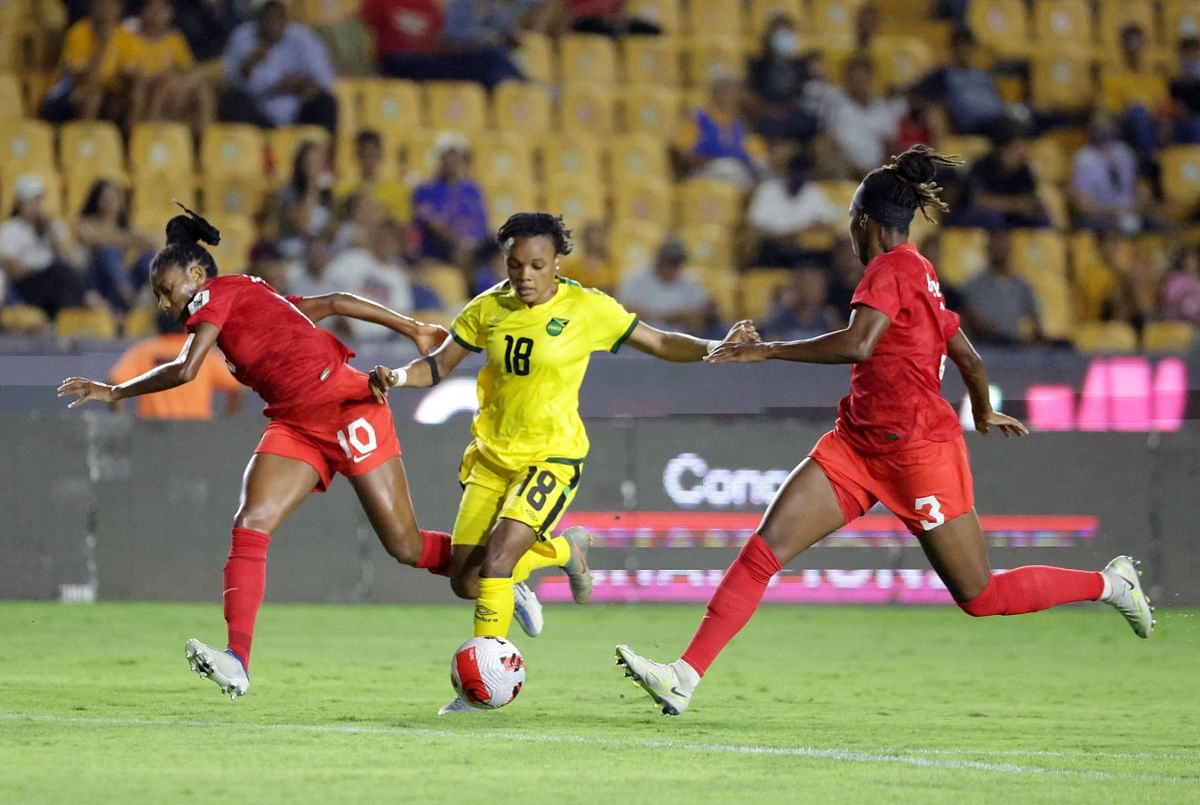 Jamaica's Trudi Carter in action with Canada's Ashley Lawrence ans Kadeisha Buchanan during Concacaf Women Championship semi-final.