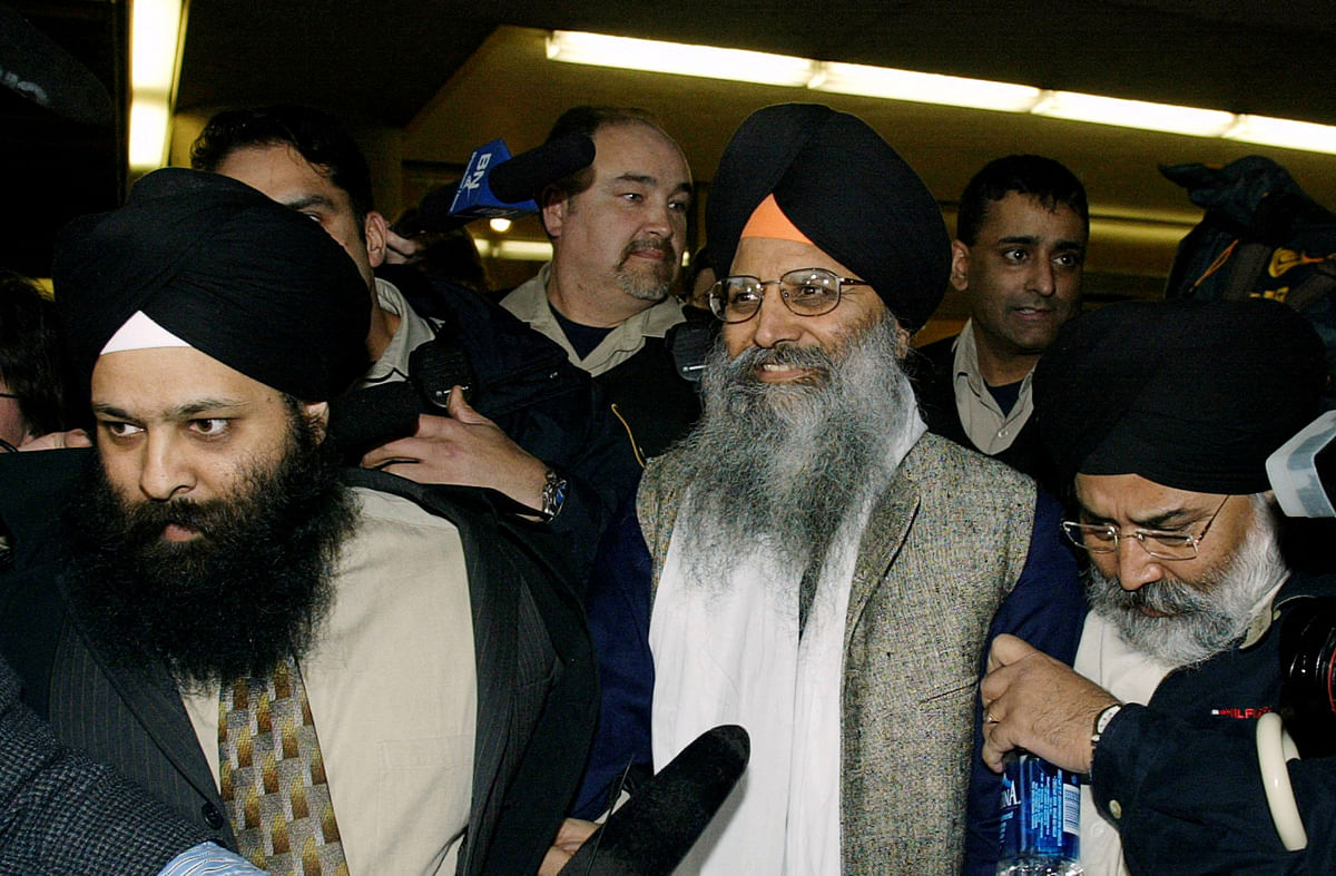 Sikh activist Ripudaman Singh Malik (C) smiles as he leaves a Vancouver court March 16, 2005, after being found not guilty in the 1985 bombing of an Air India flight off the Irish coast.