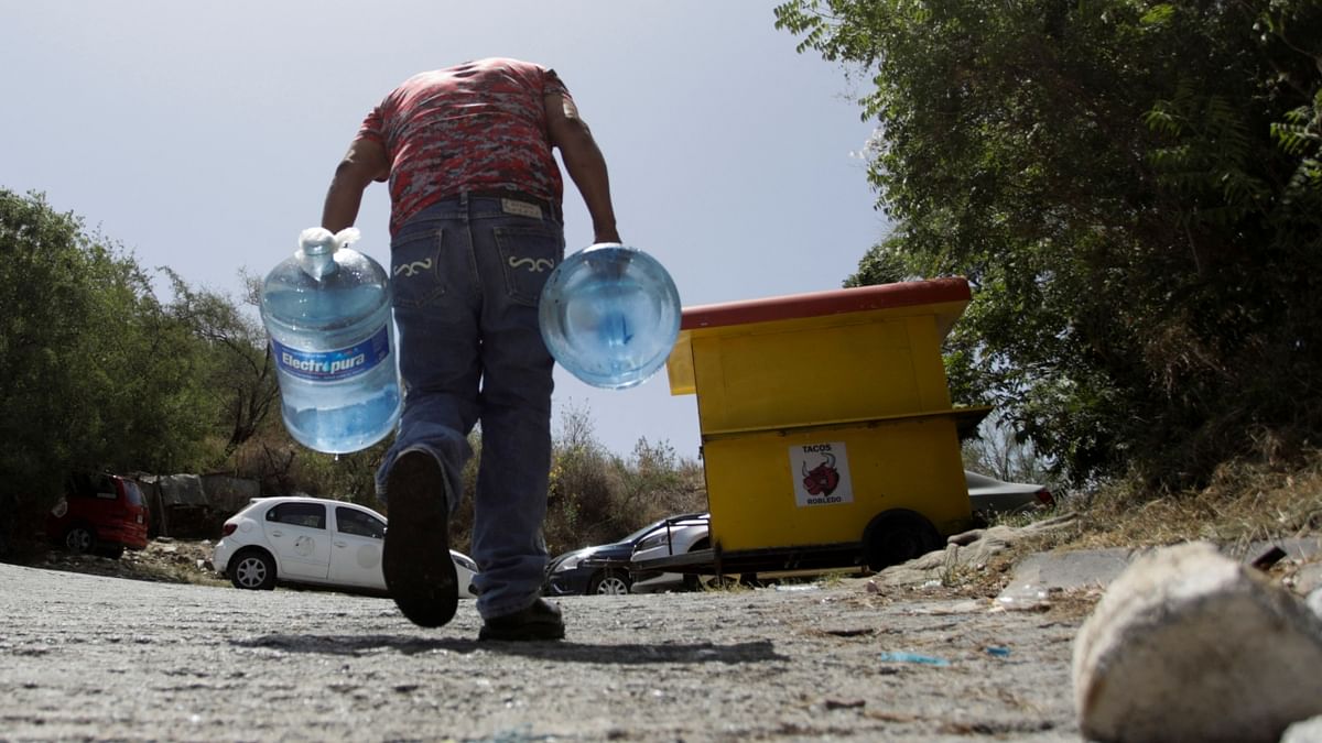 Phoenix: The water shortage in Arizona is getting worse, despite promises by officials each election to solve the problem. The booming population and heatwaves have drained the water basin and the capital of Arizona is nearing day zero. Credit: Reuters Photo