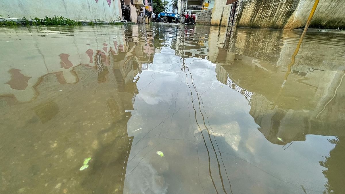 Roads and streets were flooded due to moderate rainfall throughout the day. Credit: Pushkar V/DH Photo
