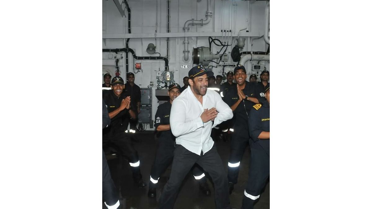 Navy officials looked quite ecstatic to have Salman on board. Salman was seen shaking legs with the sailors on some of the foot-tapping numbers. Credit: Special Arrangement