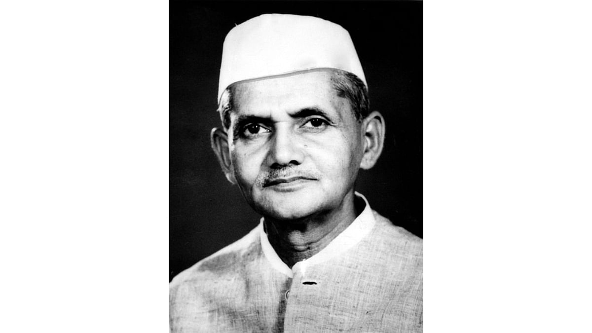 Jai Jawan Jai Kisaan | Lal Bahadur Shastri served as the second Prime Minister of India from 1964 to 1966 and 6th Home Minister of India from 1961 to 1963. He joined the Non-cooperation movement when he was in 10th standard. Credit: Wikimedia Commons