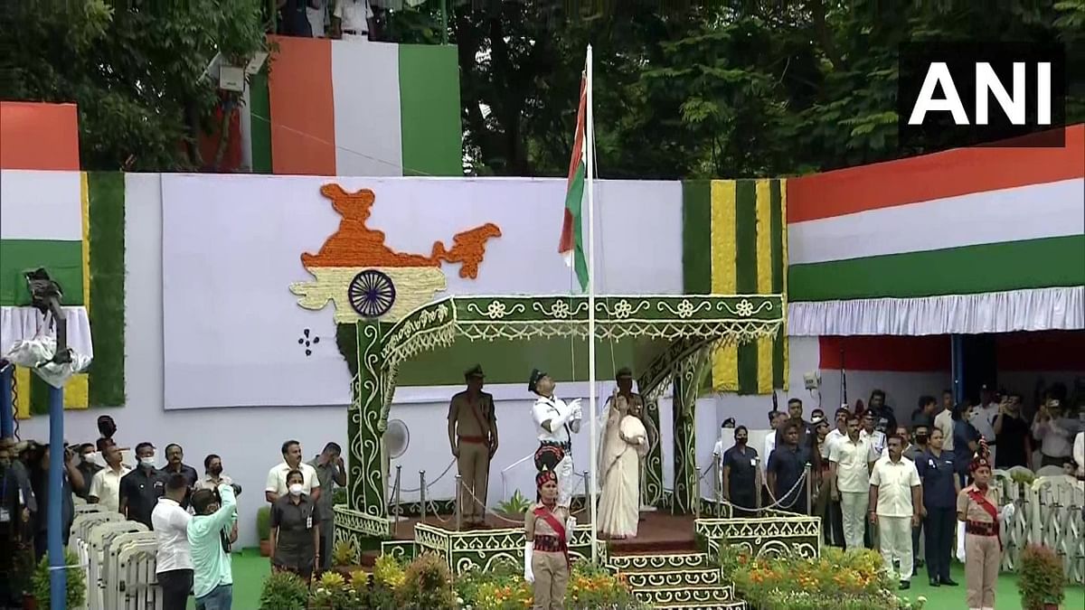 West Bengal Chief Minister Mamata Banerjee hoists the national flag in Kolkata. Credit: ANI
