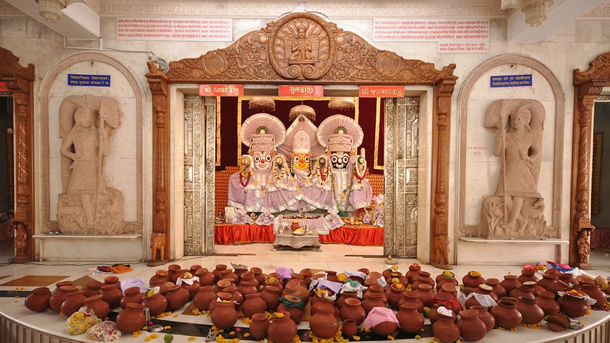 Jagannath Temple: Another famous Lord Krishna temple in Gujarat is Jagannath Temple. This is one of the temples where one can find idols of Lord Krishna and his siblings - Balram and Subhadra. Credit: Shree Jagannathji Mandir