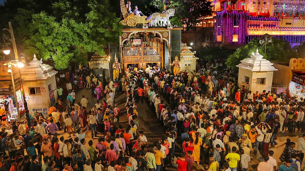 Devotees is large numbers wait outside the Krishna Janambhoomi temple on 'Janmashtami' festival in Mathura. Credit: PTI Photo