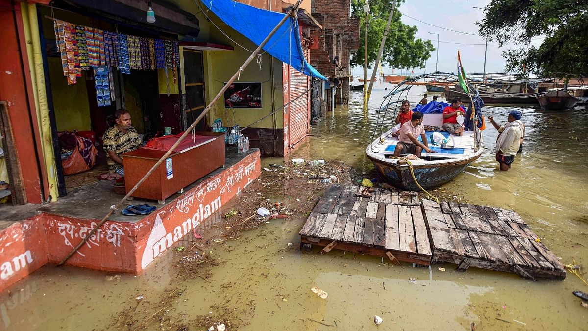 A flood-affected area in the floodplains of Sangam in Prayagraj. Credit: PTI Photo
