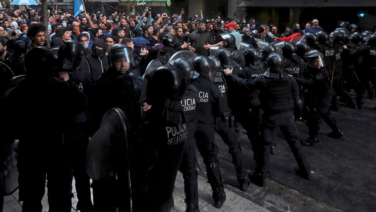 Supporters of Argentina's Vice President Cristina Fernandez de Kirchner holding a demonstration close to her home, clash with riot police in Buenos Aires, on August 27, 2022. Credit: AFP Photo