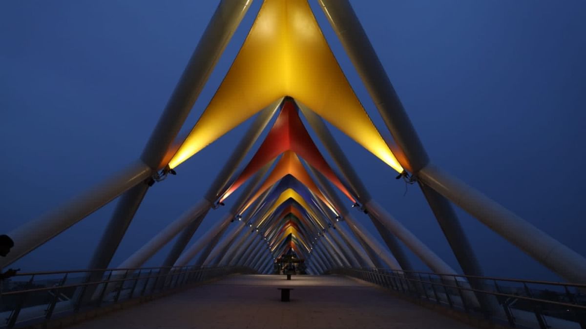 Apart from pedestrians, cyclists can also use this bridge to cross the river without negotiating traffic and it will allow people to view the riverfront from the middle of the waterbody. Credit: Twitter/@narendramodi