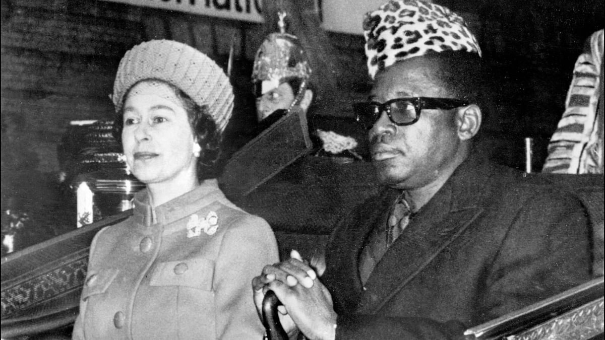 Britain's Queen Elizabeth II  is seen with former Zairean president Mobutu Sese Seko in London on December 01, 1973. Credit: AFP Photo