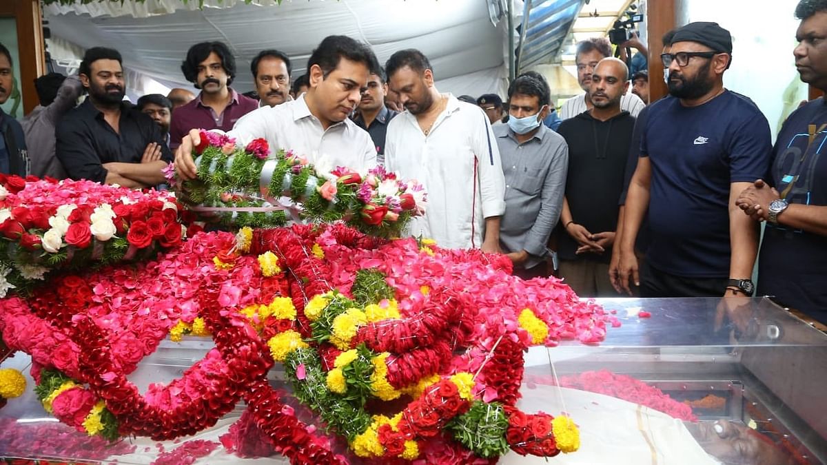 Minister KTR pays his last respects to Krishnam Raju. Credit: Twitter/@KTRTRS