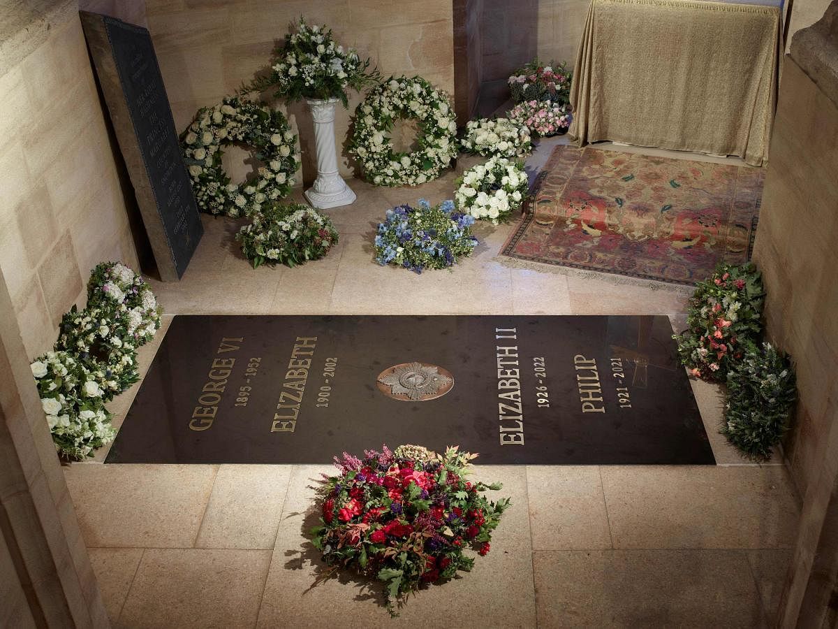 An inscribed stone slab marking the death of Queen Elizabeth II has been laid in the Windsor Castle chapel where her coffin was interred, Buckingham Palace said. Credit: AFP Photo