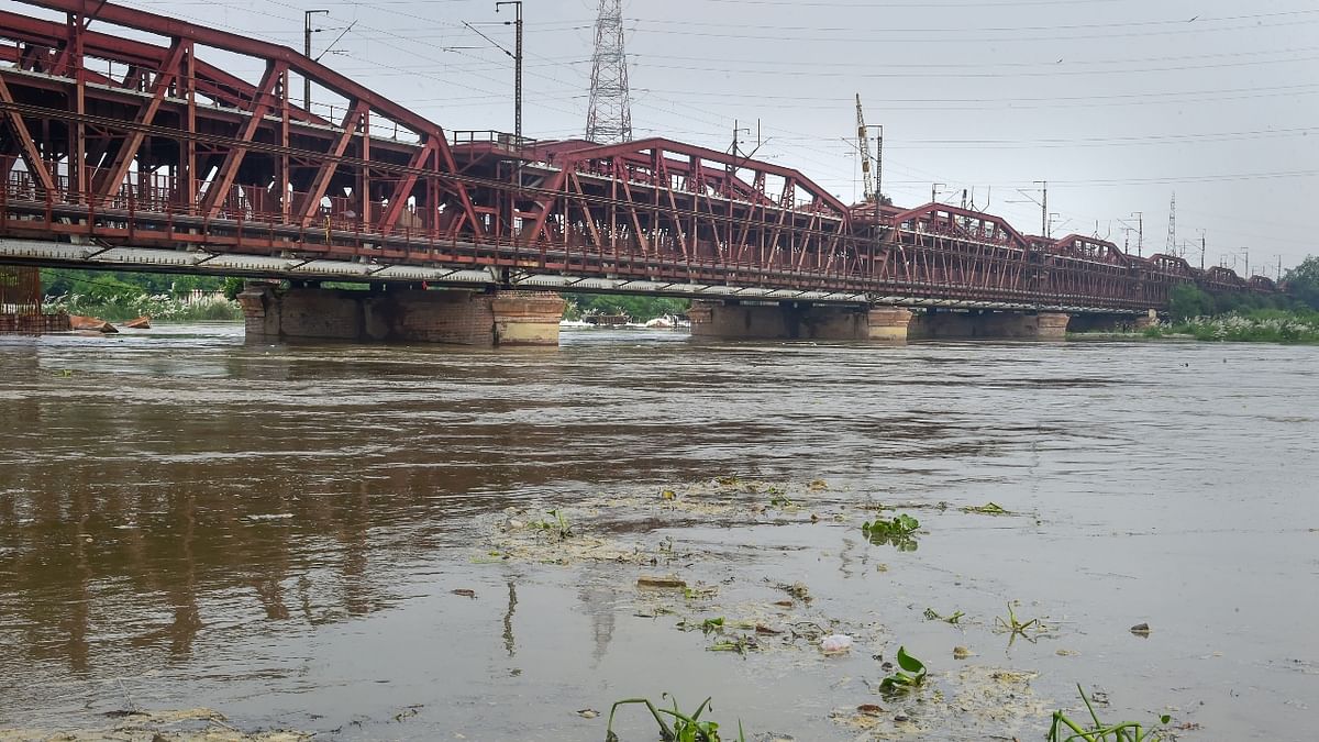The Delhi flood control room said the water level at the Old Delhi Railway Bridge crossed the evacuation level of 206 metres at 5.45 am on September 27. The river swelled to 206.18 metres by 9 am. It predicted that the water level may increase to 206.5 metres between 3 pm and 5 pm. Credit: PTI Photo