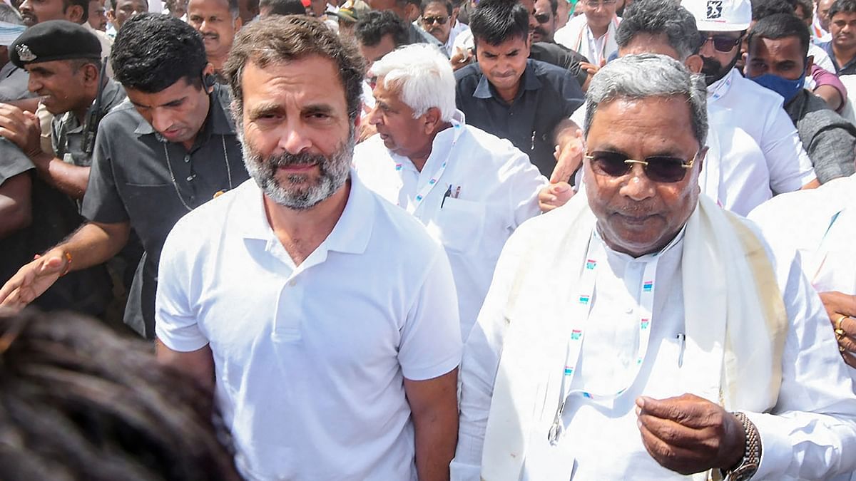 Congress leader Rahul Gandhi with party leaders. Credit: PTI Photo