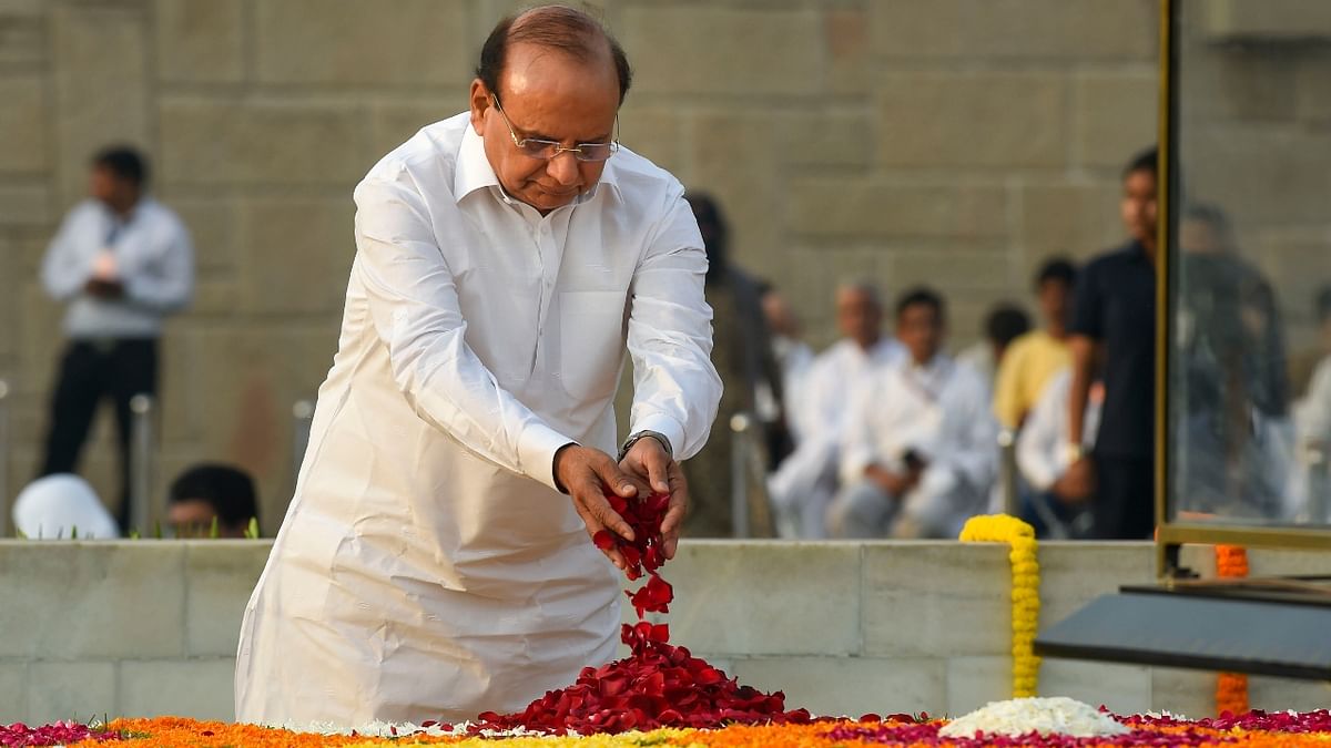Delhi Lt Governor VK Saxena pays homage to Mahatma Gandhi at Rajghat in New Delhi. Credit: PTI Photo