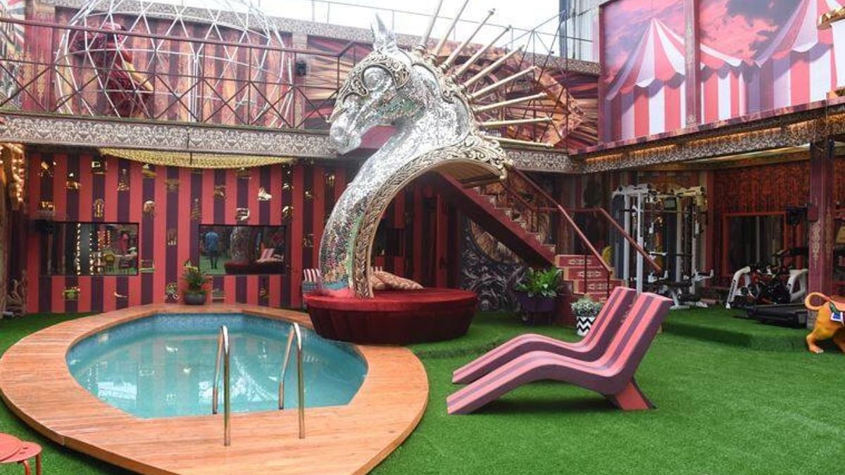 The prime attractions of the house are the grand sculpture of a horse made of a mirror mosaic near the pool and the specially curated poetry for the inmates. Credit: Colors TV