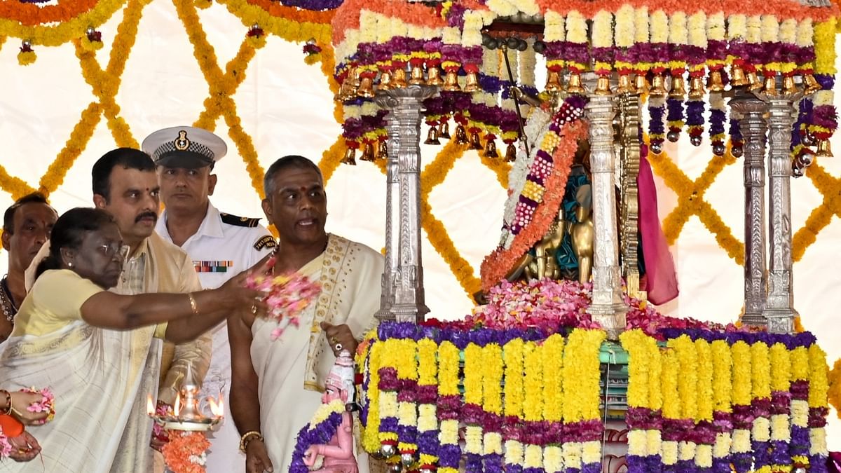 The Dasara festival was inaugurated on September 26 by President Droupadi Murmu, who offered floral tributes to the goddess Chamundeshwari atop Chamundi Hills in Mysuru. Credit: DH Photo/Anup Ragh T