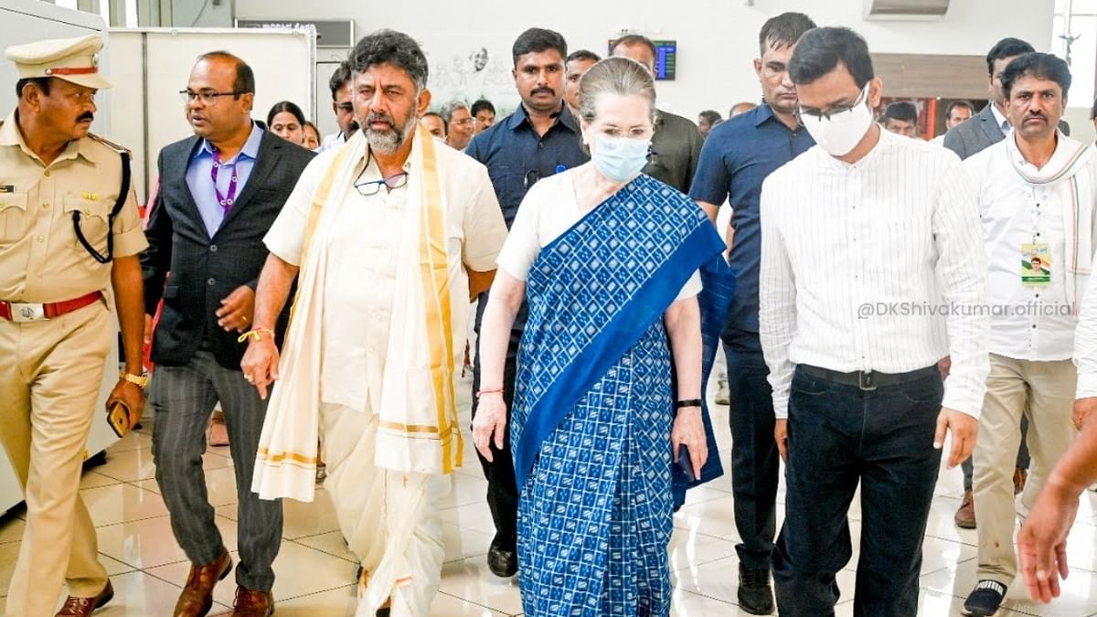 KPCC president D K Shivakumar received AICC interim president Sonia Gandhi at Mysuru Airport on October 3. Credit: Twitter/DKShivakumar