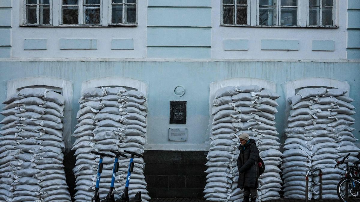 A local resident stands next to sandbags in Kyiv on October 6, 2022, amid the Russian invasion of Ukraine. Credit: AFP Photo
