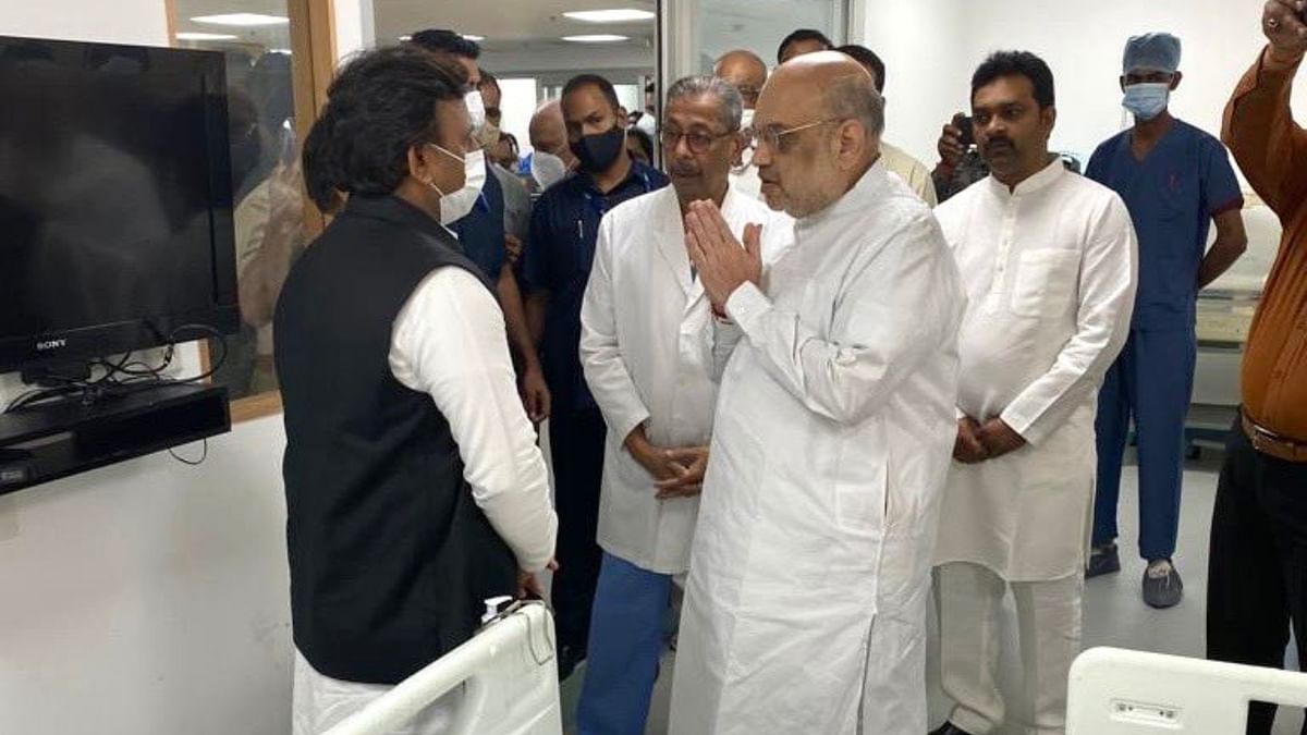 The home minister met Mulayam's family members, including son and former Uttar Pradesh Chief Minister Akhilesh Yadav, at the hospital and expressed his condolences. Credit: Twitter/@AmitShah