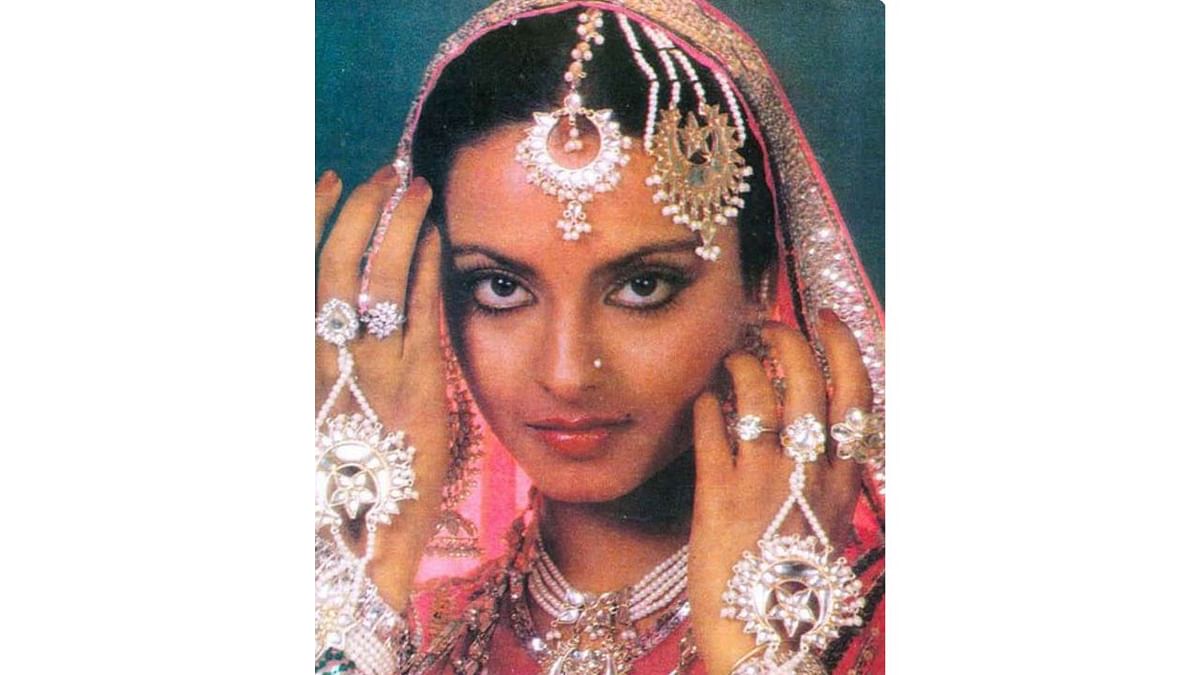 Many also believe that Rekha never married due to her unfulfilled romance. But in reality, Rekha did get marry an industrialist, Mukesh Aggarwal, in 1990, who died by suicide a year after their marriage. Credit: Twitter/sona_c
