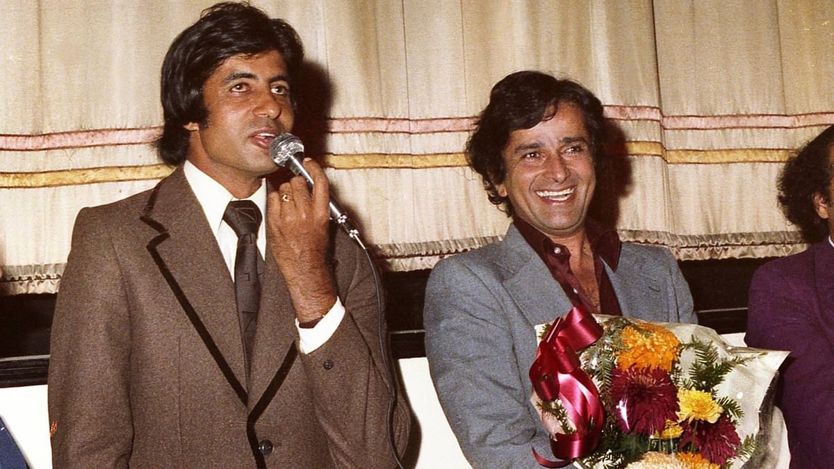 Bachchan addresses the audience as his co-actor Shashi Kapoor looks on during a special screening of 'Kaala Patthar' in the UK. Credit: Moses Sapir