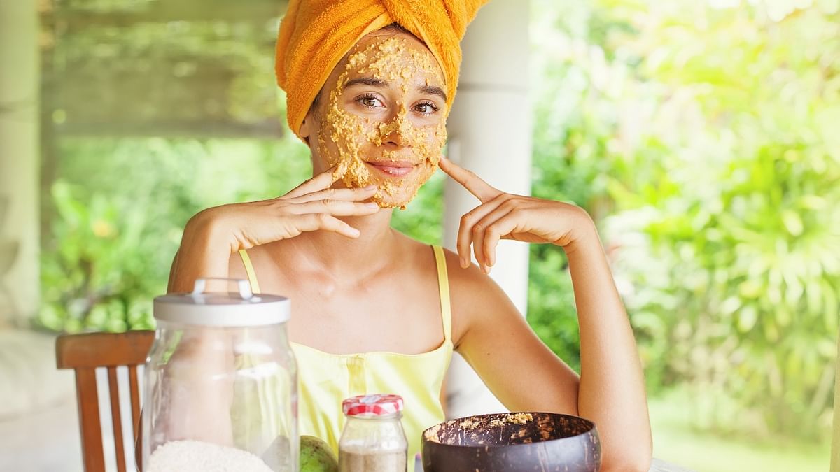 Avoid over-exfoliating: Reduce your usage of exfoliants, including retinoids and salicylic acids as the post-monsoon season arrives. The dry cold winds already make your skin feel irritated, and you do not want to increase the skin irritation by exfoliating your skin too much. Credit: Getty Images