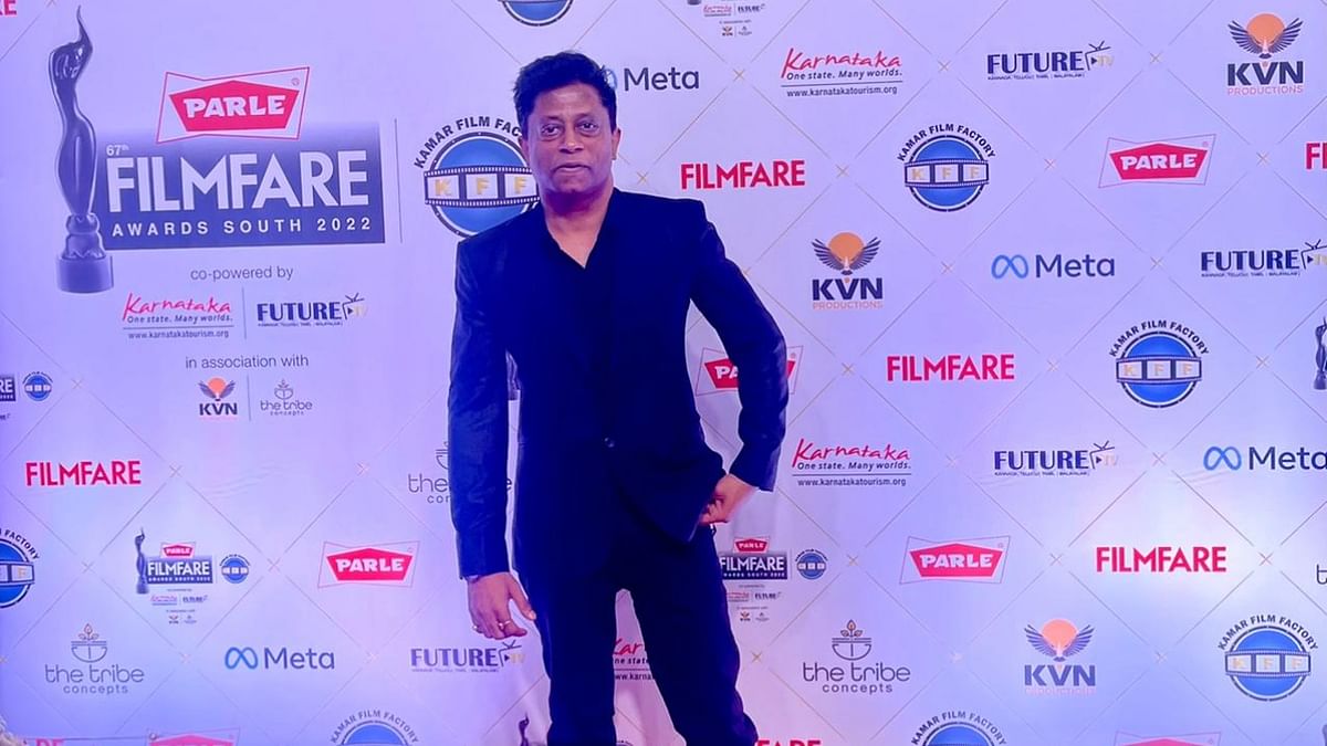 Filmmaker Anand Kumar walked the red carpet in a stylish black two-piece suit accompanied by a black shirt. Credit: Pallav Paliwal
